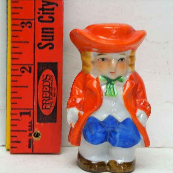 Toby Style 1950’s Colonial Couple Salt And Pepper Shakers +1 [lot of 3] - Picture 5 of 7